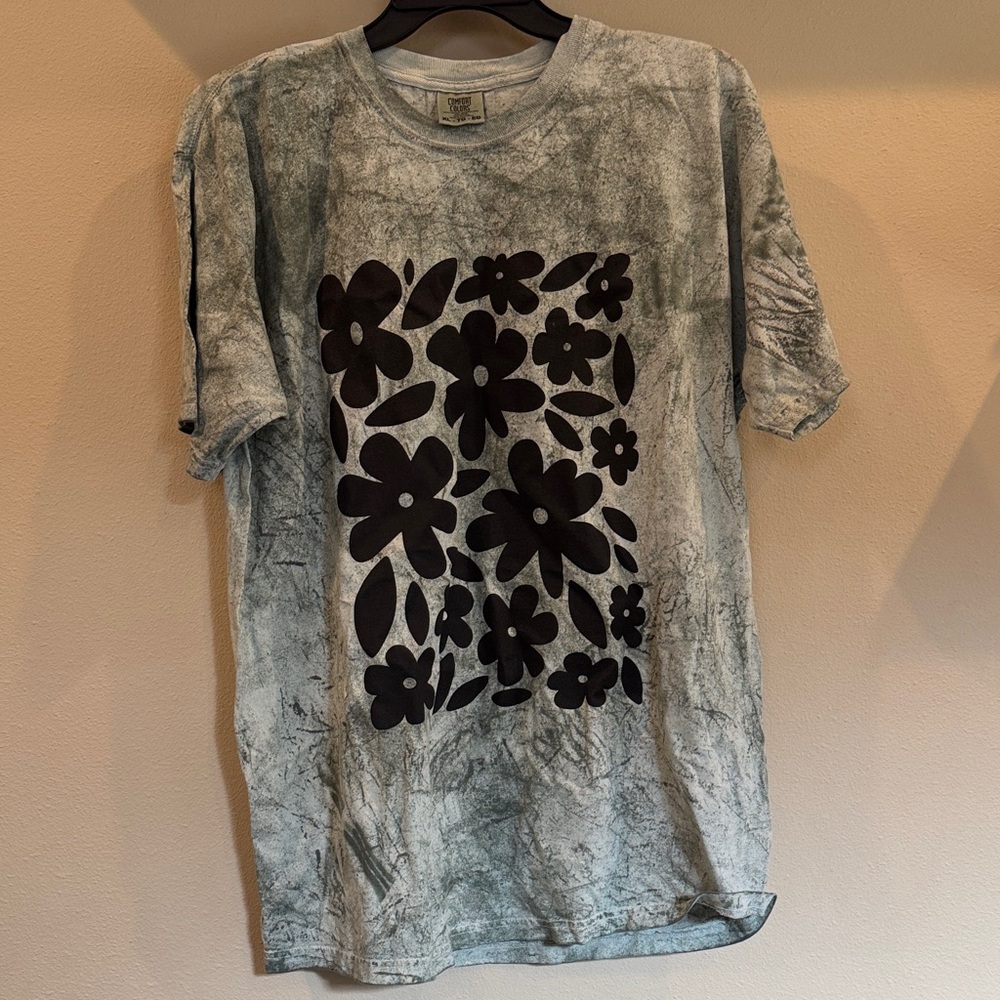 NWOT Comfort Colors Flower Dyed XL T-Shirt